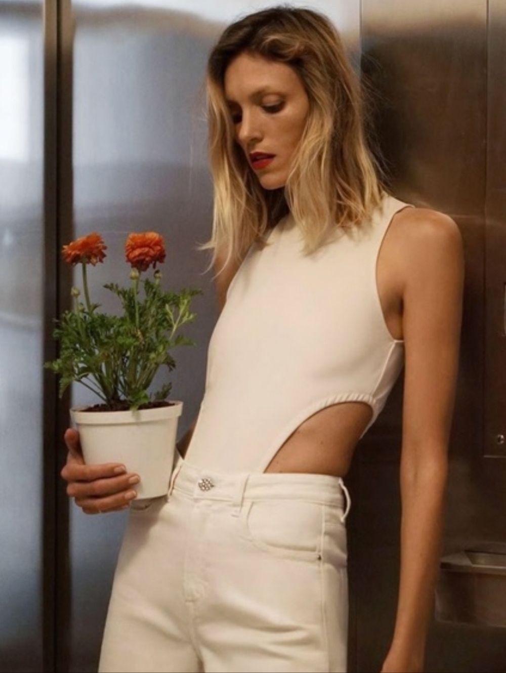 Zara Cutout High Neck Top Side Tie Cutout Cream Minimalist Sleeveless. Size Med